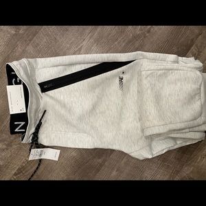 New American Eagle mens joggers size M. Never worn with tags still attached.